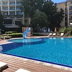 Menada Admiral Plaza ساني بيتش