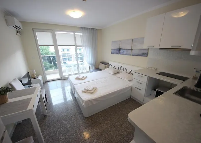 Menada Admiral Plaza