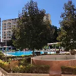 Menada Admiral Plaza